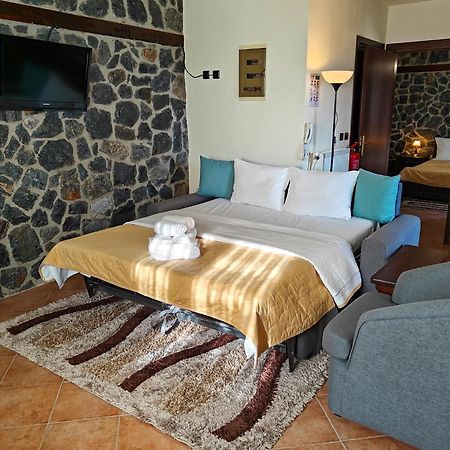 Yades Pozar Hotel Loutraki  Exterior photo