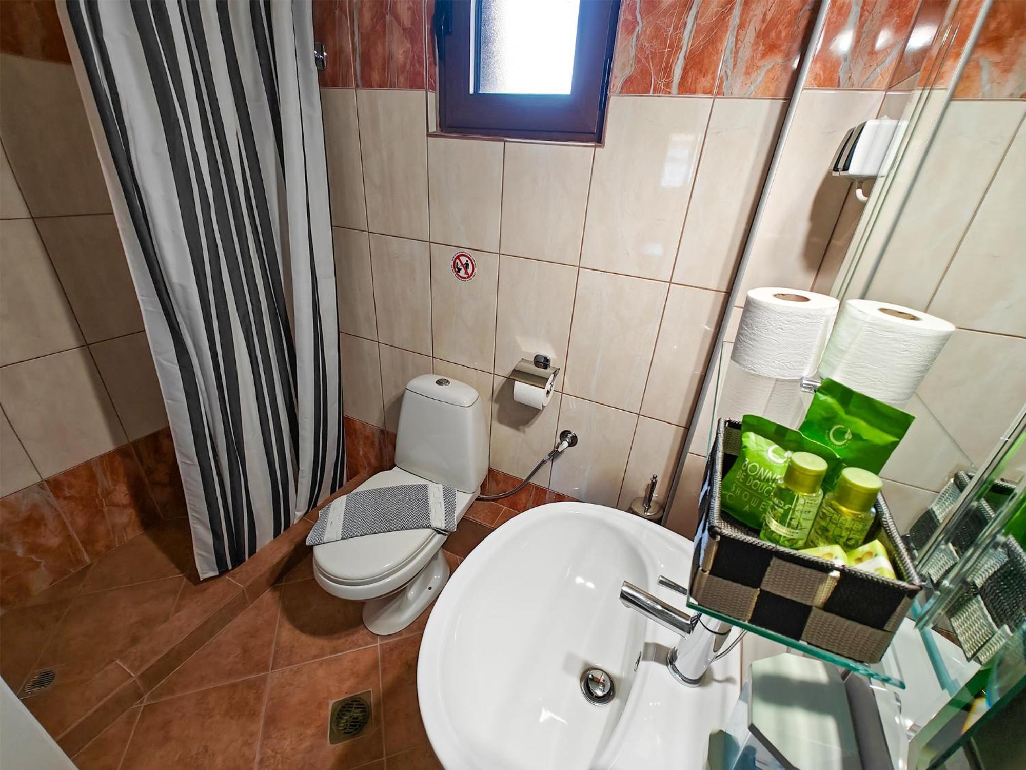 Yades Pozar Hotel Loutraki  Exterior photo