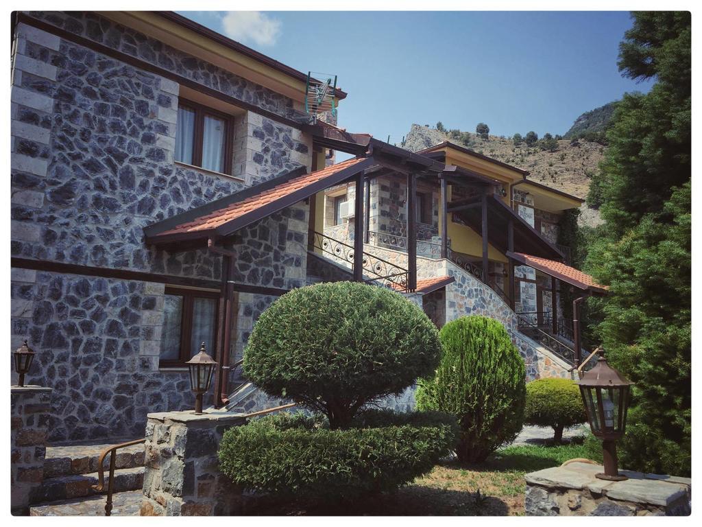 Yades Pozar Hotel Loutraki  Exterior photo