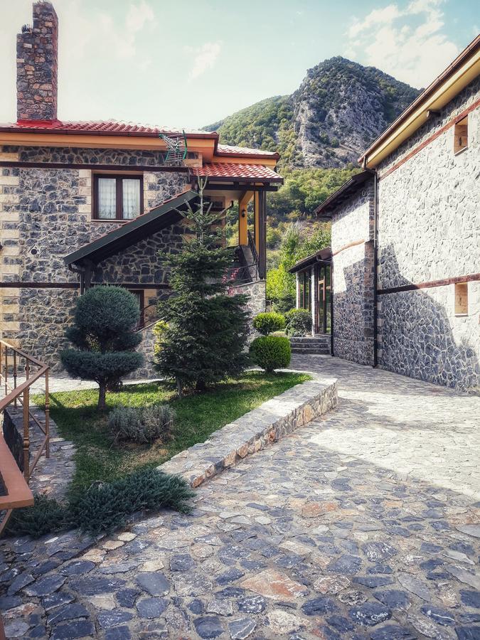 Yades Pozar Hotel Loutraki  Exterior photo